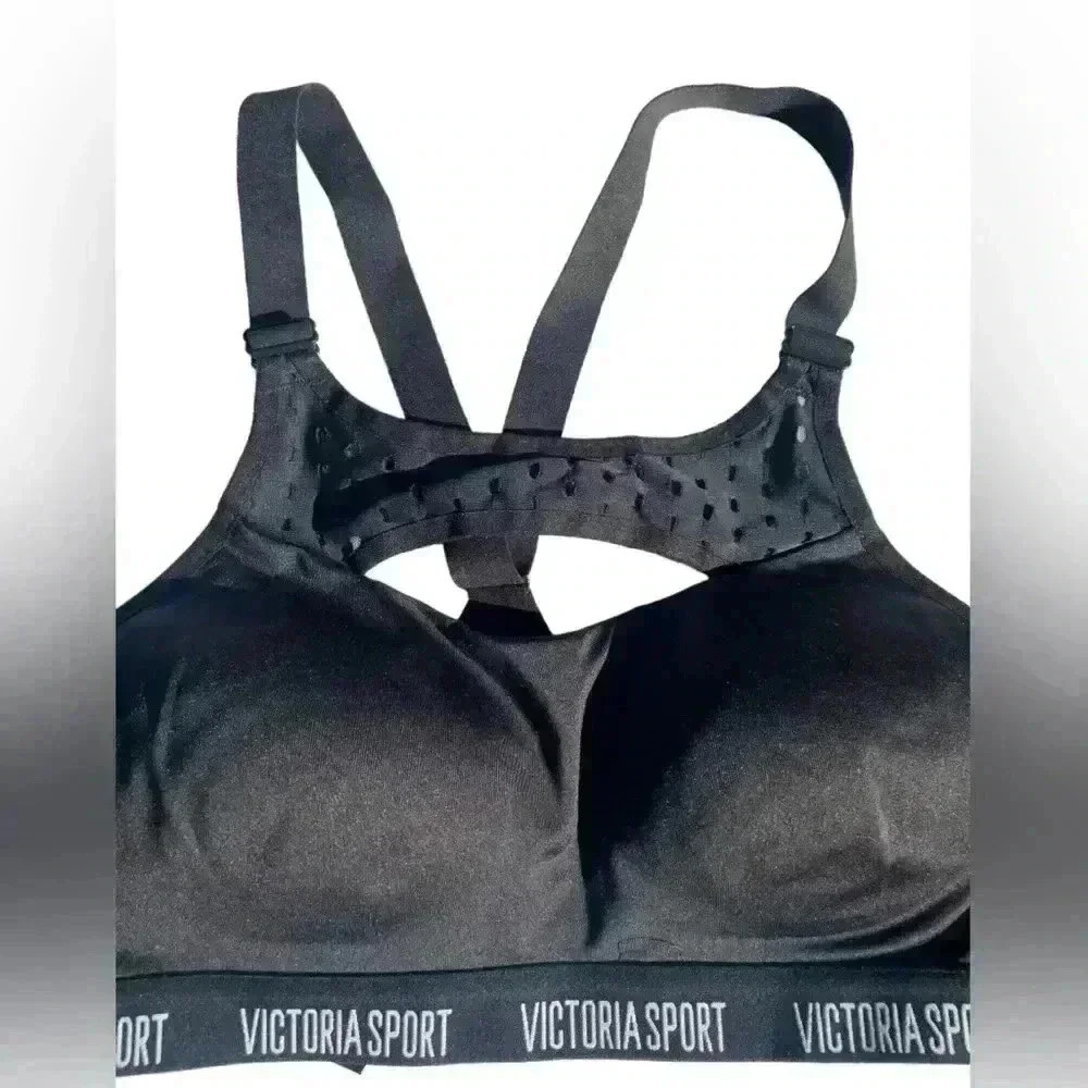 Victoria Secret Sport women’s padded black sports bra gently used size 32C
